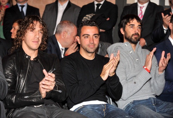 Đồng đội ở Barca cũng đến dự lễ trao Chiếc giày vàng cho Messi...